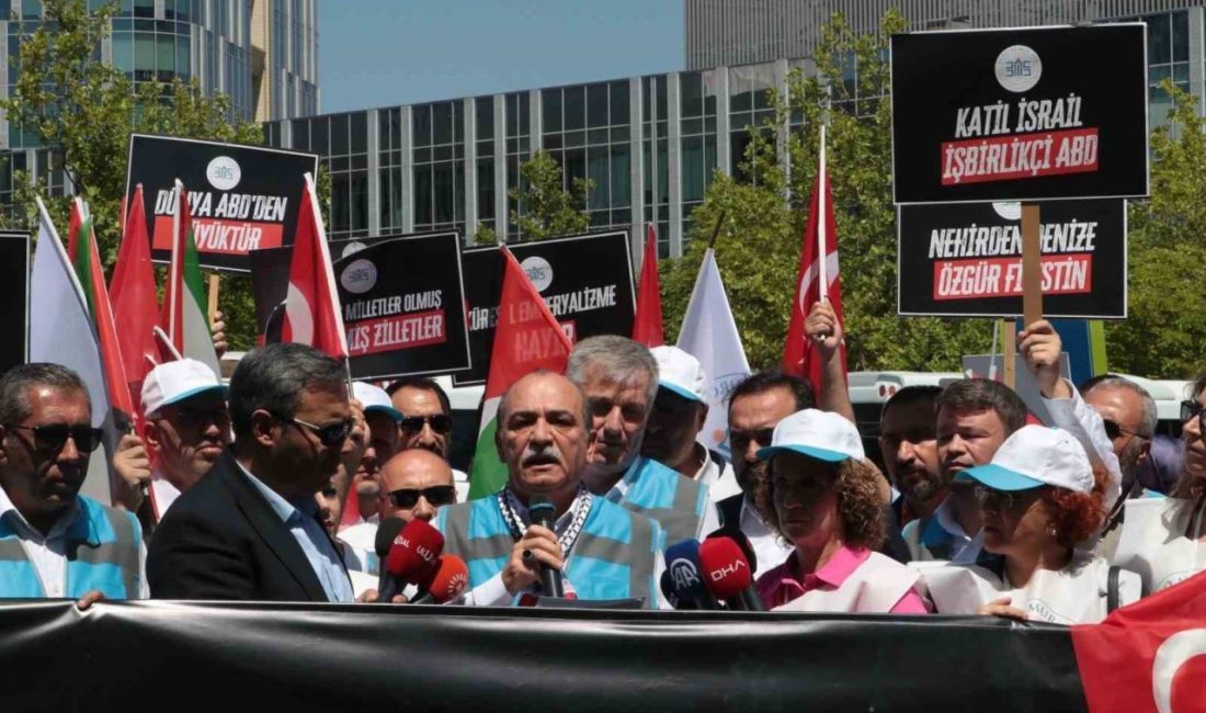 Büro Memur-sen’den ABD Büyükelçiliği önünde siyah çelenkli protesto Amerika Birleşik Devletleri (ABD), Ankara Büyükelçiliği önünde bir araya gelen