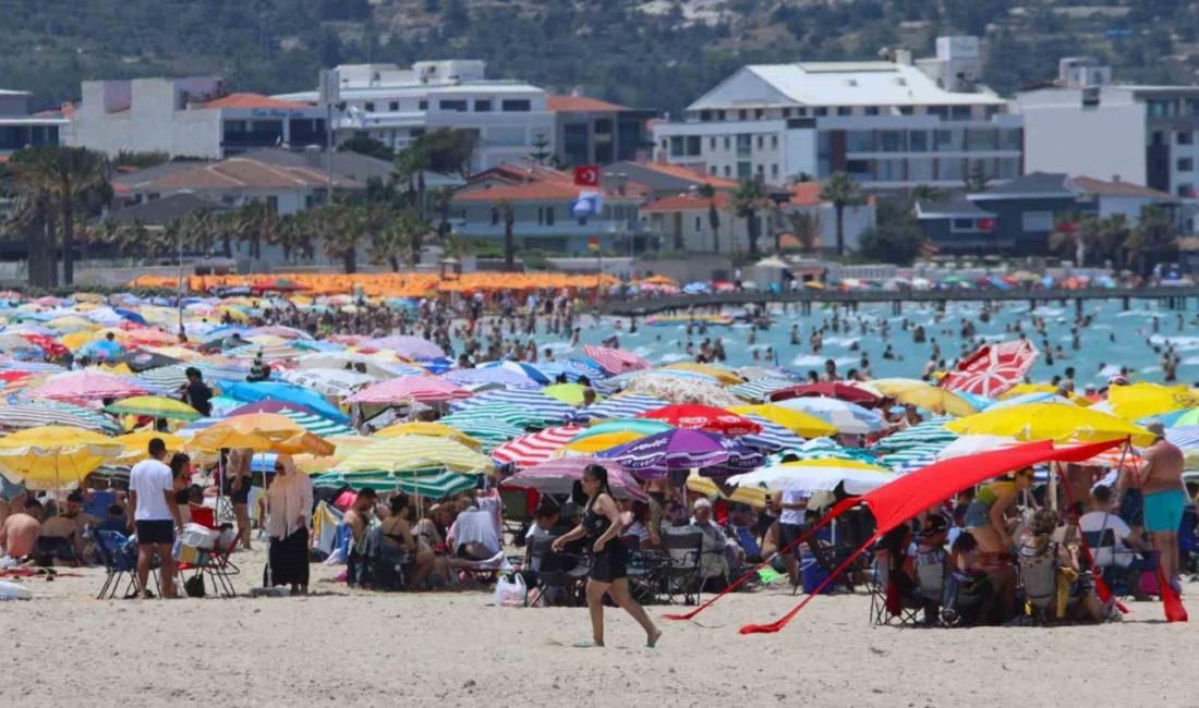 Kurban Bayramı’nın ikinci gününde tatilciler İzmir’in Çeşme ilçesine akını ediyor.