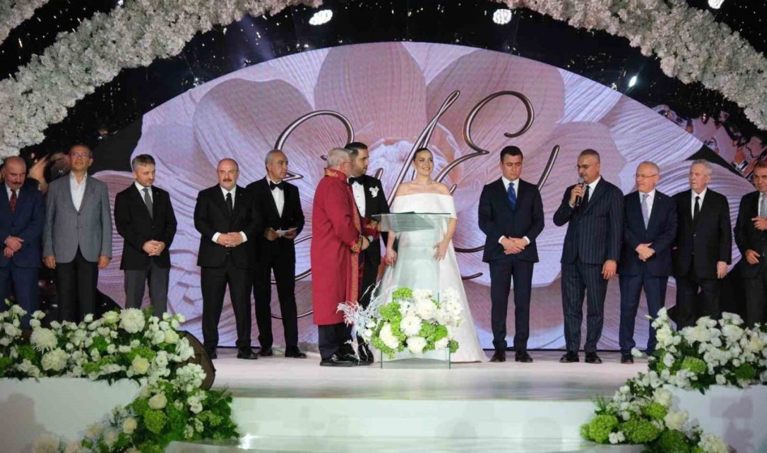 Çorum’daki düğün ünlüler geçidine sahne oldu İş adamı Ahmet Ahlatcı’nın oğlu Ahmet Emin Ahlatcı ile Sinan