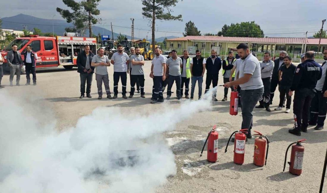 Dinar İlçe Özel İdaresi ekiplerine yangın eğitimi Afyonkarahisar Dinar İlçe Özel İdaresi ekiplerine yangın eğitimi verildi. Özel