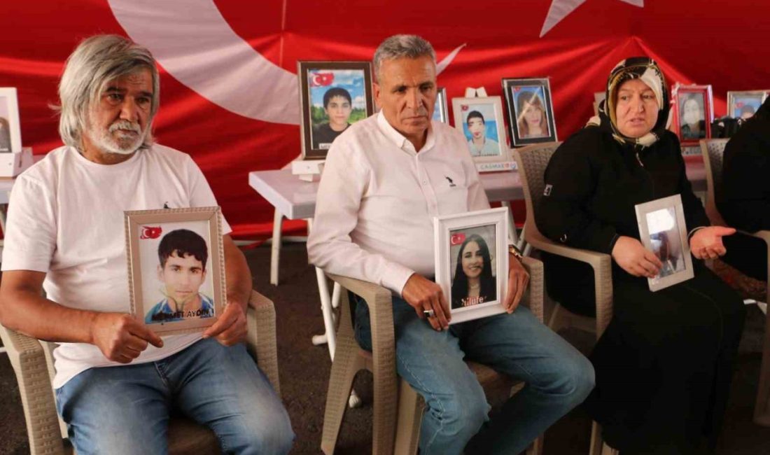 Diyarbakır anneleri bayramda da çadırdan ayrılmadı, eylemlerine devam etti Diyarbakır’da eski HDP İl Başkanlığı binası önünde oturma eylemi yapan