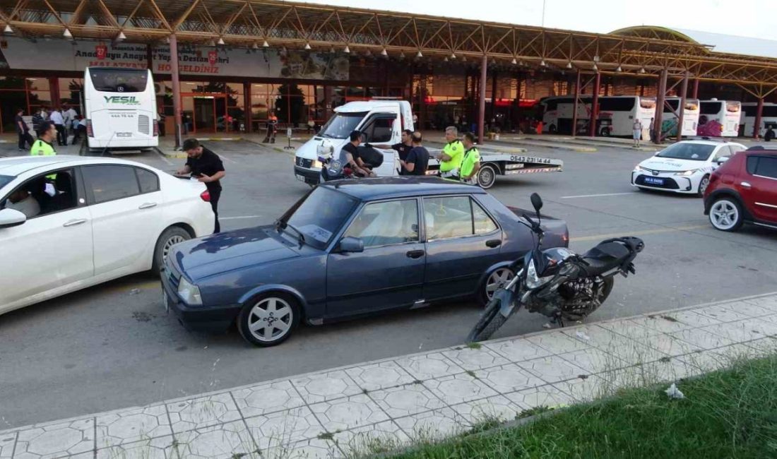 Drift atan sürücünün aracı bağlandı, ehliyetine el konuldu Malatya’da Şehirler Arası Otobüs Terminali (MAŞTİ) içerisinde dirft atan sürücünün