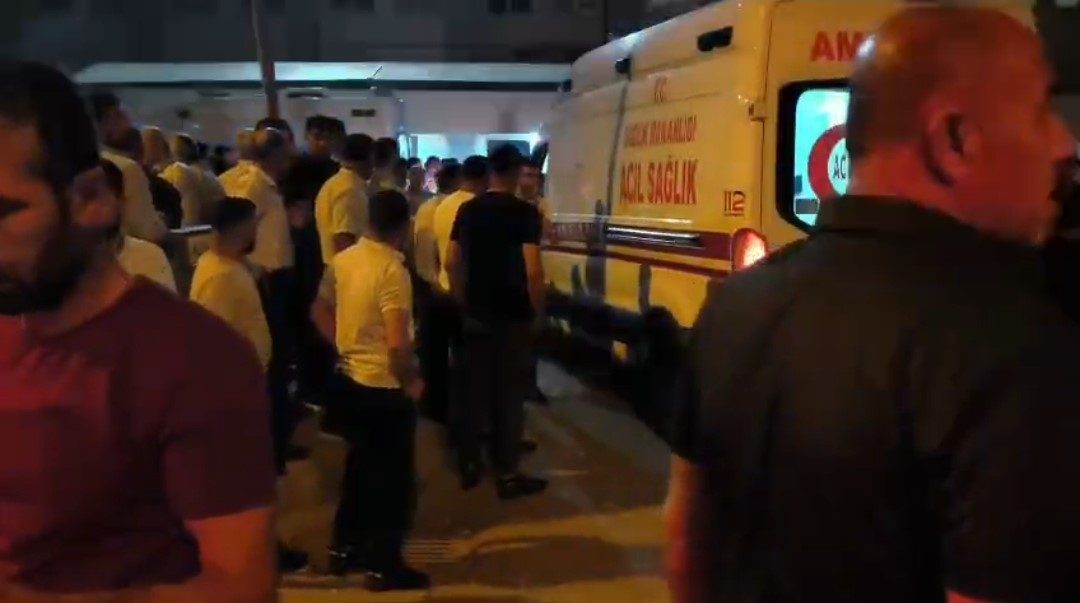 Düğün salonu saldırganı tutuklandı Siirt’in Kurtaran ilçesinde düğün salonuna düzenlediği silahlı saldırıda 1 kişinin