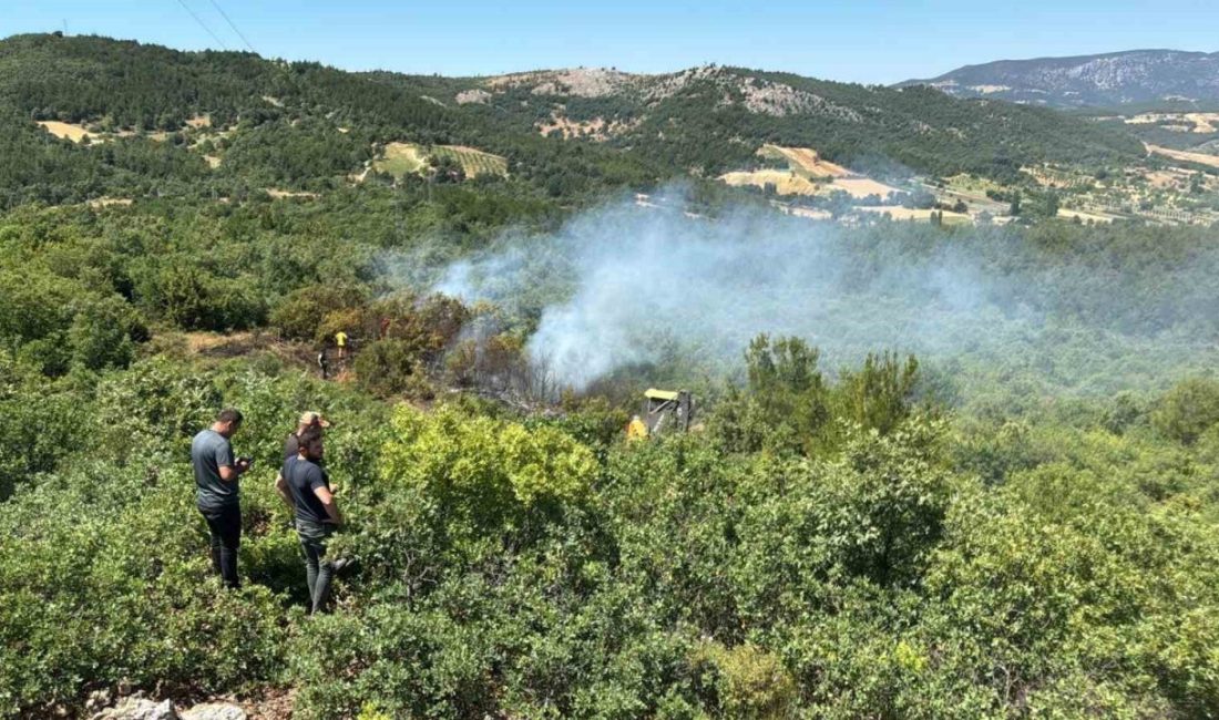 Enerji nakil hattından çıkan orman yangını kontrol altına alındı Manisa’nın Gördes ilçesi Dağdere Mahallesi’nde bugün saat 11.24’te enerji nakil