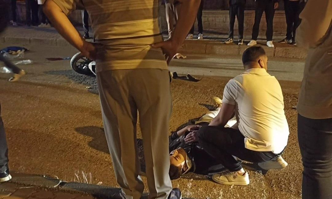 Erciş’te iki motosiklet kafa kafaya çarpıştı: 3 yaralı Van’ın Erciş ilçesinde iki motosikletin kafa kafaya çarpışması sonucu 3
