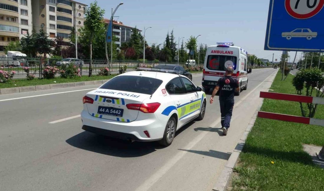 Malatya’da, eşiyle tartışan bir kadın seyir halindeki araçtan kendini yola