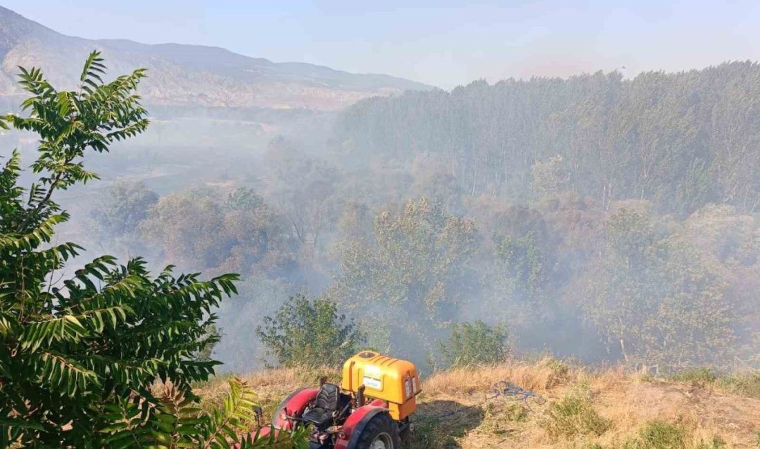 Eskişehir’de ağaçlık alanda yangın: Alevler okul lojmanına sıçradı Eskişehir’in Sarıcakaya ilçesi ağaçlık alanda çıkan yangın, okul lojmanına sıçradı.