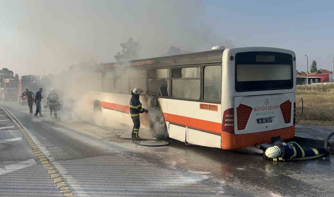 Eskişehir’de yolcu otobüsü yandı: 1 yaralı Eskişehir’de, körüğünün patlaması sonucunda yanmaya başlayan belediye otobüsünde bulunan 1