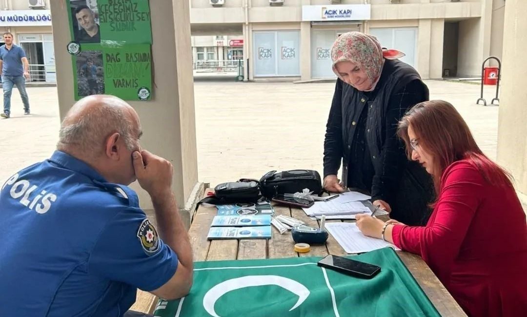 DÜZCE (İHA) – Düzce Valiliği’nin bulunduğu kampüste sigaranın sağlığa zararları