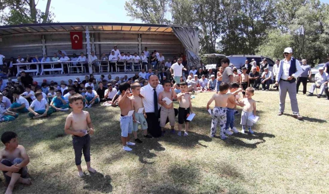 Festival değil geleneksel Hacet Bayramı Bolu’nun Mudurnu ilçesinde geleneksel Hacet Bayramı etkinlikleri, festivalleri aratmadı. Yaklaşık