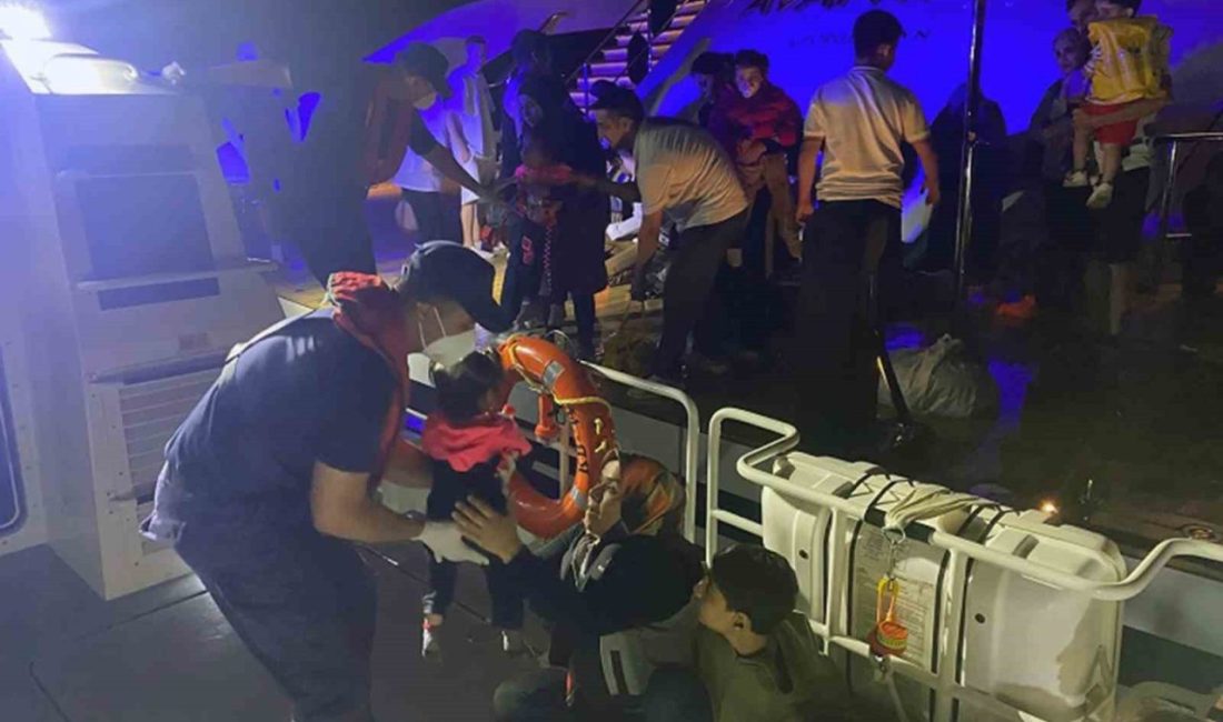 Fethiye açıklarında arızalanan lastik bottaki düzensiz göçmenler kurtarıldı Muğla’nın Fethiye ilçesi açıklarında bindikleri lastik botun arızalanması üzerine sürüklenen