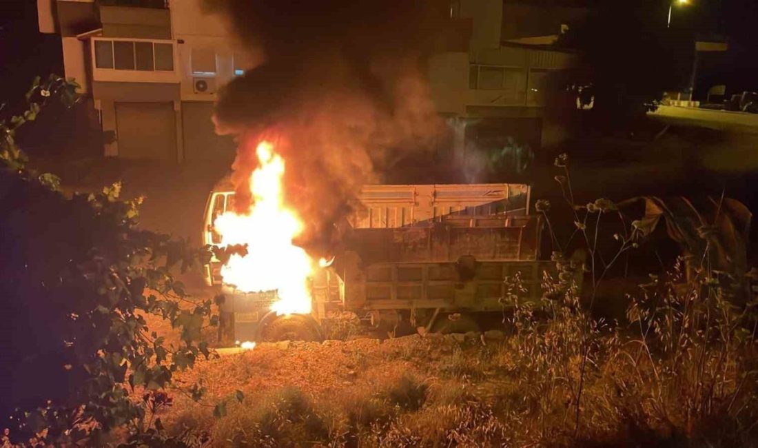 Gazipaşa’da park halindeki kamyon alev alev yandı Antalya’nın Gazipaşa ilçesinde park halinde alev alan kamlyon yandı. Olay