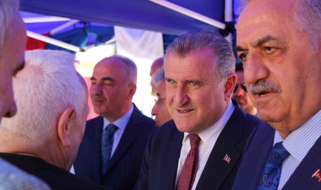 Gençlik ve Spor Bakanı Osman Aşkın Bak Rize’de bayramlaşma törenine katıldı Gençlik ve Spor Bakanı Osman Aşkın Bak memleketi Rize’de ilçe