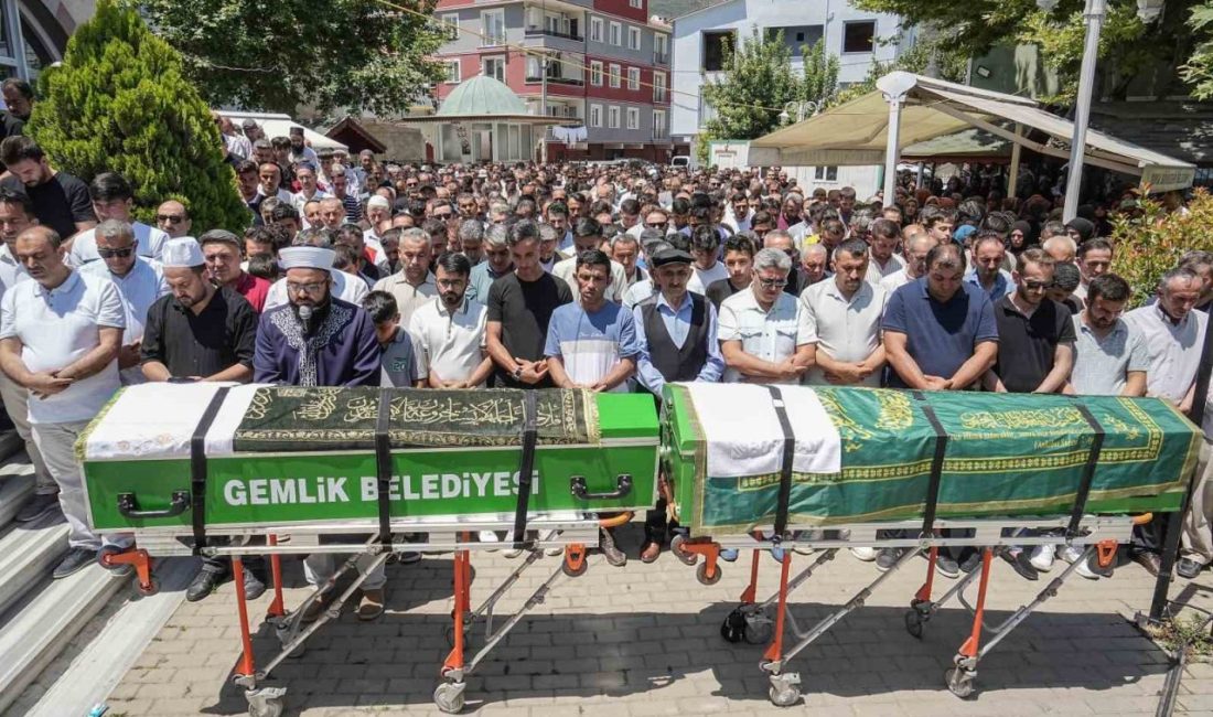 Gölde boğulan iki küçük kuzen yan yana uğurlandı İznik Gölü’nde serinlemek isterken boğulan kuzenler Berat Anıl Yılmaz (9)
