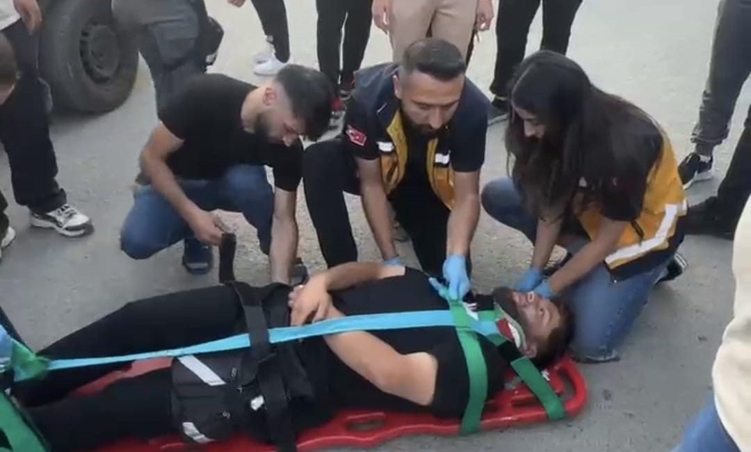 Hakkari’de otomobil ile motosiklet çarpıştı: 1 yaralı Hakkari’de otomobil ile motosikletin çarpışması sonucu meydana gelen trafik kazasında