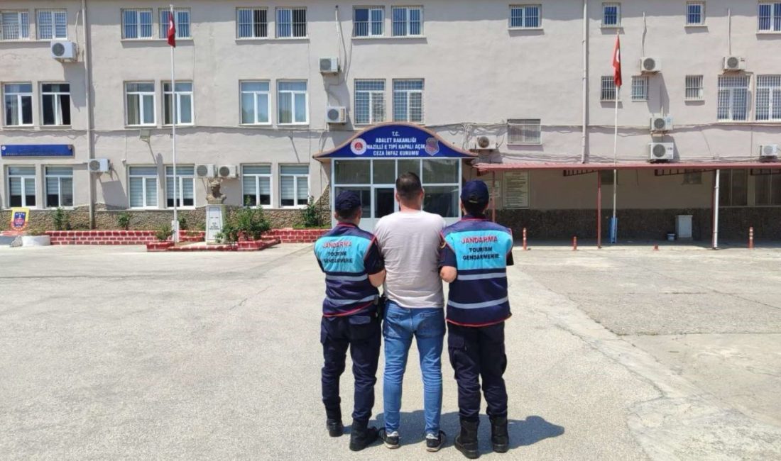 Hakkında 15 yıl hapis cezası bulunan şahıs yakalandı Aydın’ın Nazilli ilçesinde hakkında çeşitli suçlardan toplamda 15 yıl 20