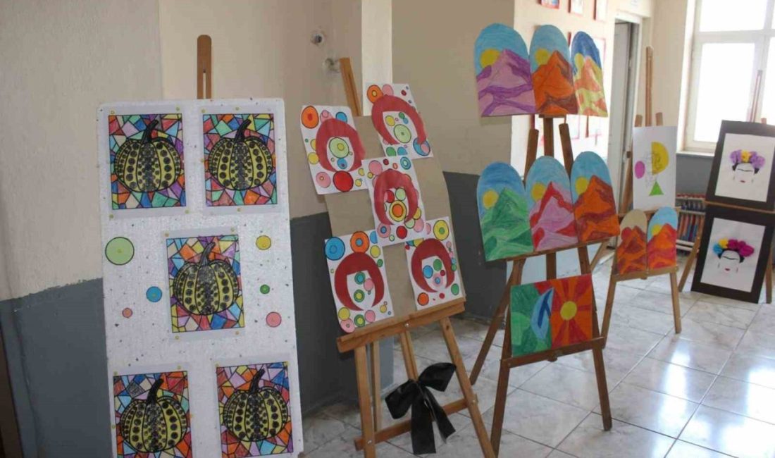 Hamur’da Köy Okulunda sanat rüzgârı esti Ağrı’nın Hamur ilçesine bağlı Ekincik İlkokulu’nda öğrenciler, sanatla dolu unutulmaz