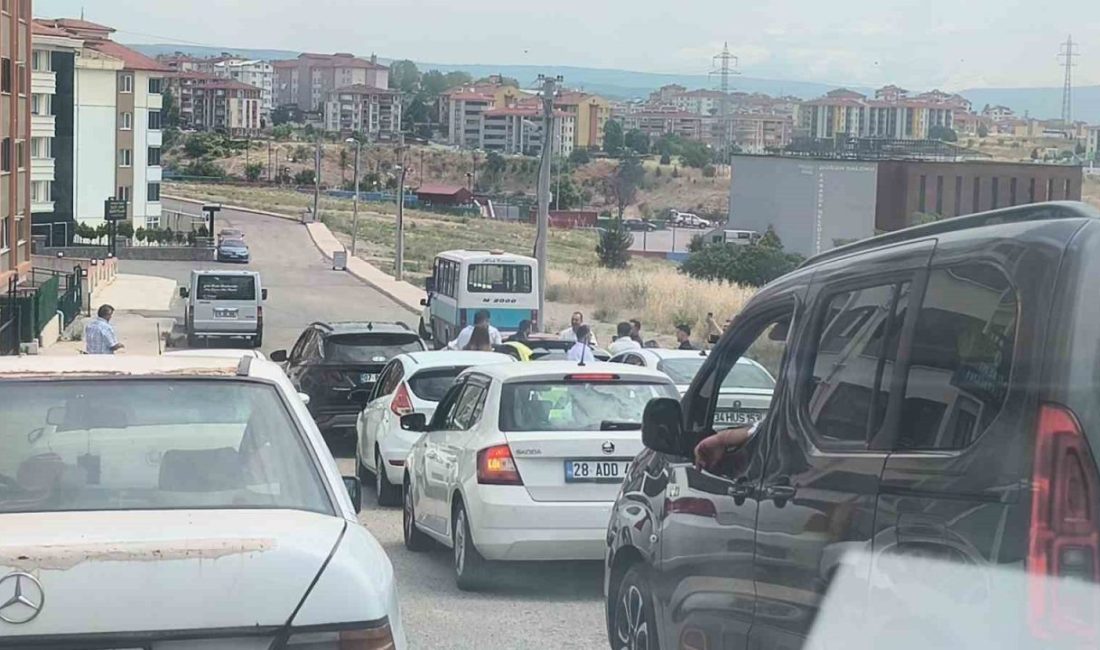 Hem trafiği tehlikeye attılar hem de sınavdaki adayların dikkatini dağıttılar Karabük’te şehir merkezinden geçen düğün konvoyu klakson sesleriyle hem trafiği