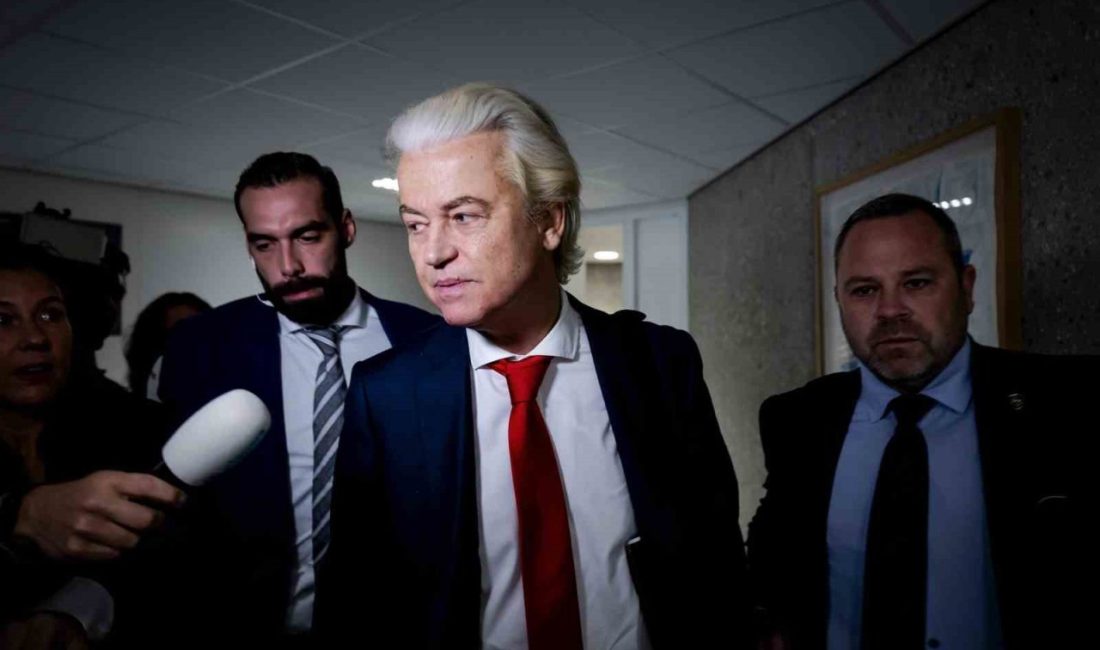 Hollanda’da koalisyon hükümetinin dağılmasının ardından seçimlerin 29 Ekim’de düzenleneceği açıklandı.