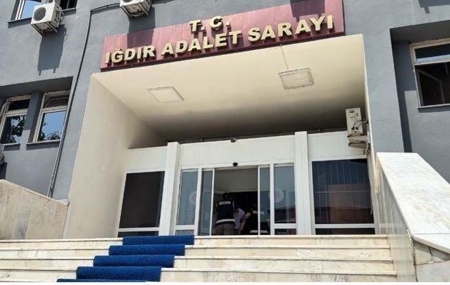 Iğdır’da doktora saldıran kişi tutuklandı Iğdır Dr. Nevruz Erez Devlet Hastanesi’nde görev yapan acil servis