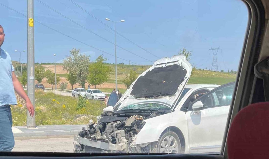 Kayseri’nin Bünyan ilçesinde iki otomobilin kafa kafaya çarpıştığı trafik kazasında