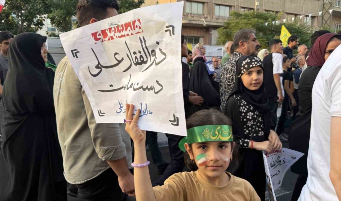 İran’da Gadir-i Hum Bayramı kutlamalarında İsrail ve ABD’ye öfke yağdı İran’daki Gadir-i Hum Bayramı kutlamaları, İsrail’in saldırıları ve sivil yerleşim