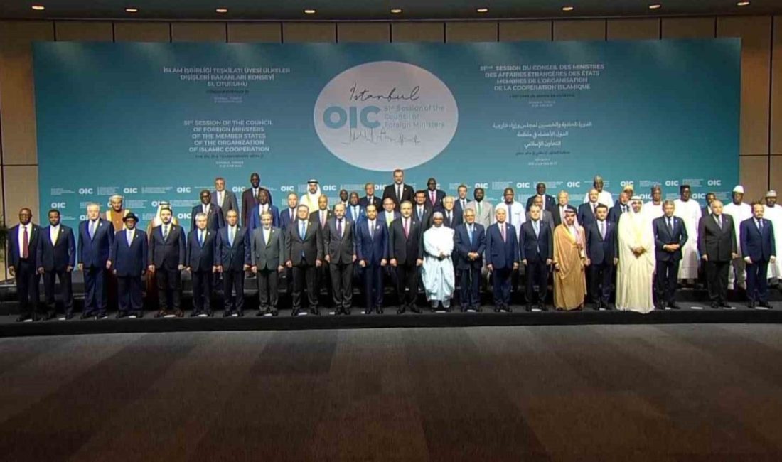 İslam İşbirliği Teşkilatı 51. Oturumu Dışişleri Bakanlar Konseyi toplantısı öncesi toplu fotoğraf İslam İşbirliği Teşkilatı (İİT) Dışişleri Bakanları Konseyi (DBK) 51. Oturumu,