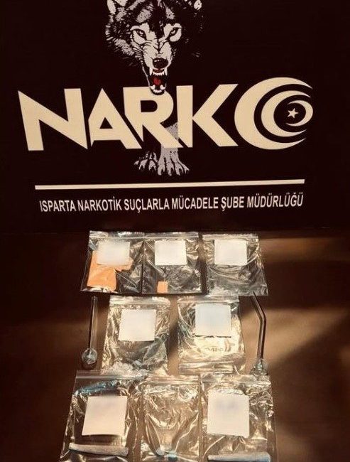 Isparta’da düzenlenen operasyonda çok miktarda uyuşturucu madde ele geçirildi Isparta’da düzenlenen uyuşturucu operasyonunda sentetik kannabinoid, metamfetamin, extacy ve çeşitli