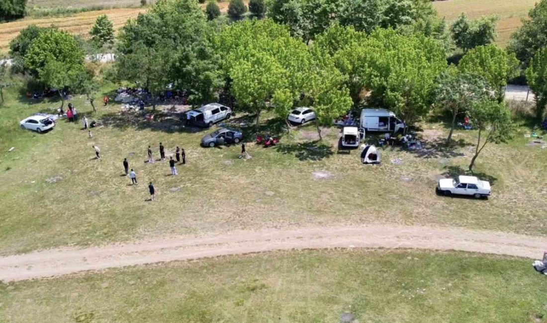 İstanbul’da bayramın ikinci gününde piknik alanlarındaki yoğunluk dronla havadan görüntülendi.