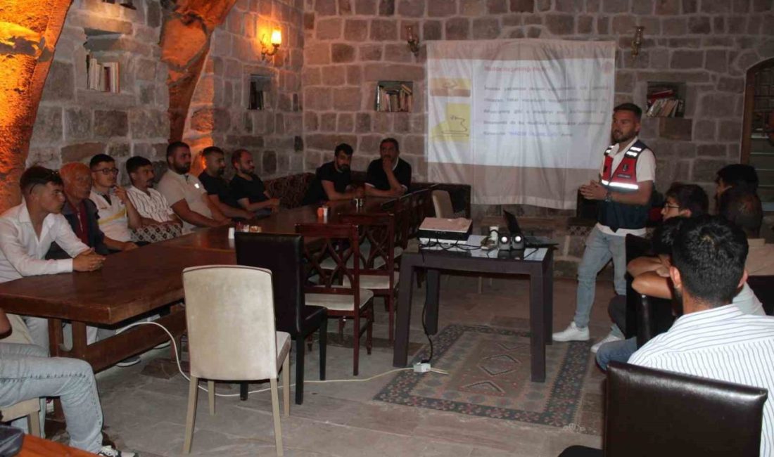 Jandarma Ağırnaslı gençleri uyuşturucuya karşı bilgilendirdi Kayseri İl Jandarma Komutanlığı’nca Melikgazi ilçesine bağlı Ağırnas mahallesi gençlerine