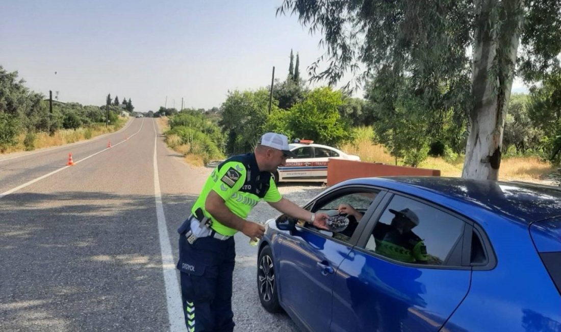 Aydın’da jandarma ekipleri tarafından kazaların önlenmesi amacıyla araç sürücüleri ve