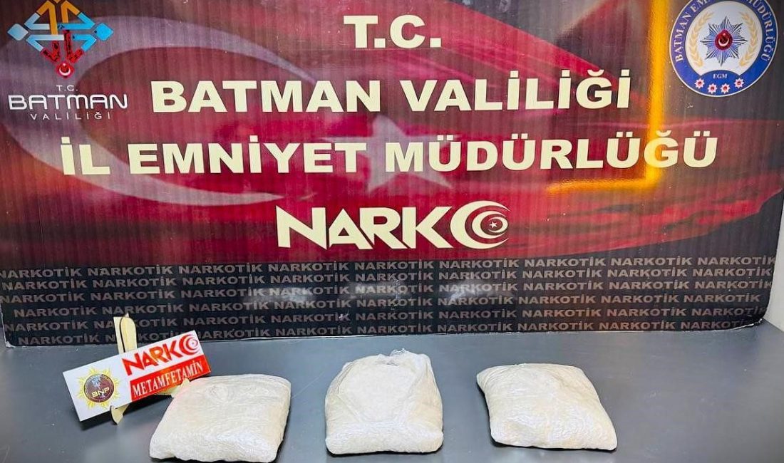 Kadın yolcunun valizinden 3 kilo uyuşturucu çıktı Batman’da durdurulan otobüsteki yolcunun valizinde yapılan aramada şahsi kıyafetleri arasına