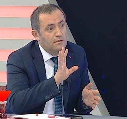 “Kalp krizleri artıyor, pandemi sonrası genç hastalarda patlama var” Atatürk Üniversitesi Araştırma Hastanesi Kardiyoloji Bölümü doktorlarından Doç. Dr. Oktay