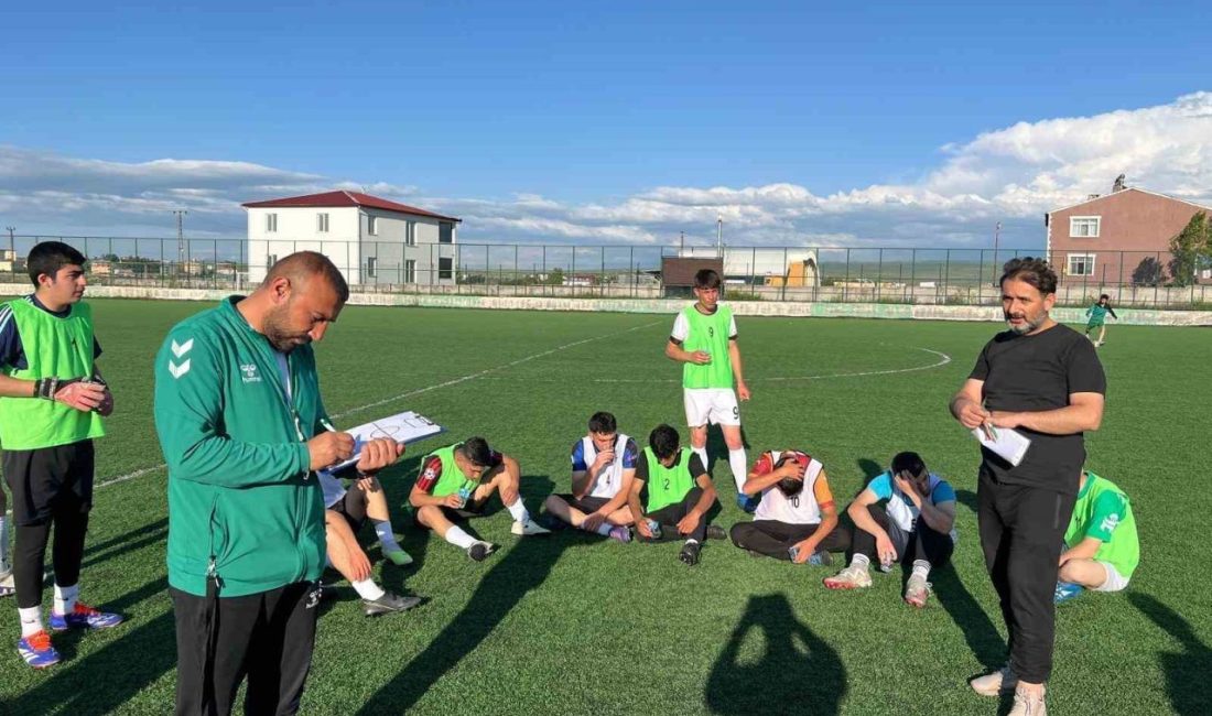 Kars 36 Spor’da altyapı seçmelerinde ilk etap tamamlandı Kars 36 Spor Kulübü’nün altyapı futbolcu seçmelerinde ilk etap tamamlandı.