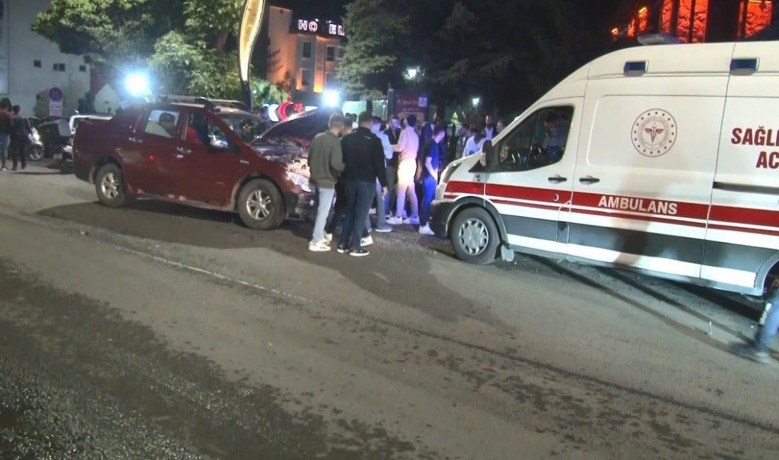 Kars’ta 4 araçlı zincirleme trafik kazası: 4 yaralı Kars’ta 4 aracın karıştığı zincirleme trafik kazasında 4 kişi yaralandı.