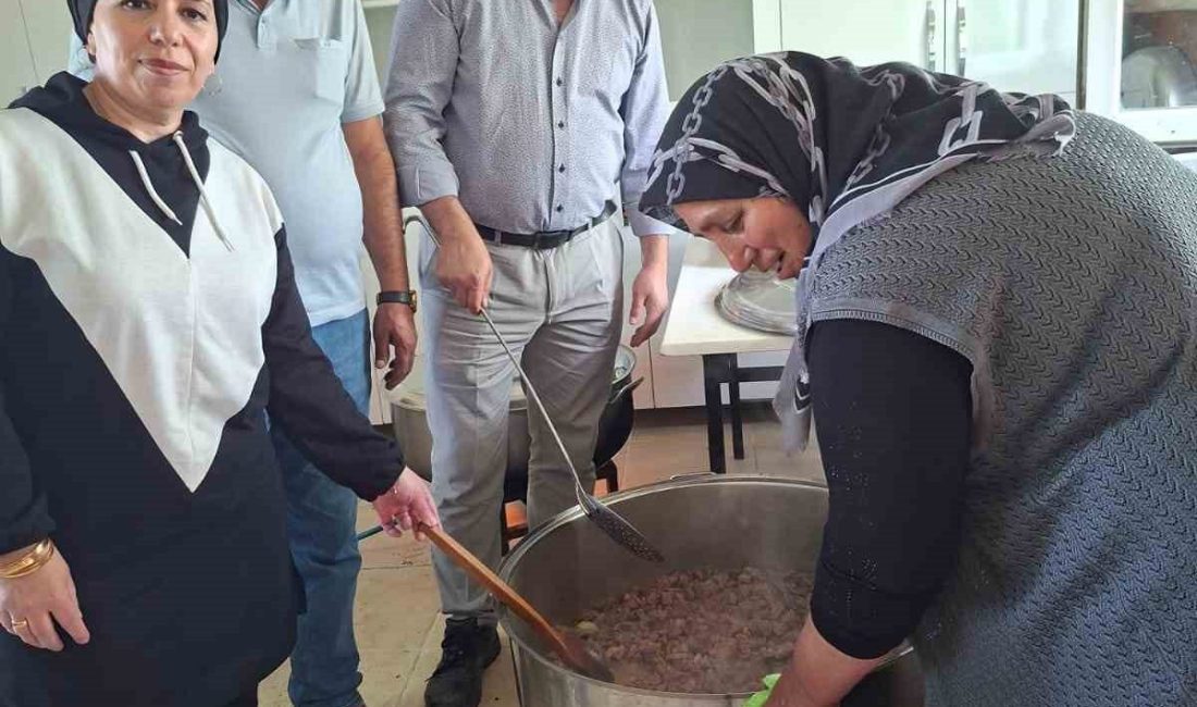 Kars’ta mahalle sakinlerinden örnek davranış Kars’ta mahalle sakinlerinden örnek davranış, mahalle sakinleri topladıkları kurban etlerini