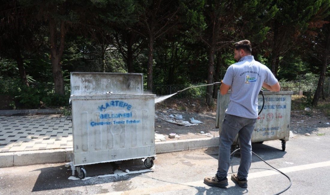 Kartepe’e çöp konteynerleri yıkanıyor Kartepe’de bayramda kurban atıklarının çöp kutularına bırakılması nedeniyle oluşabilecek kötü