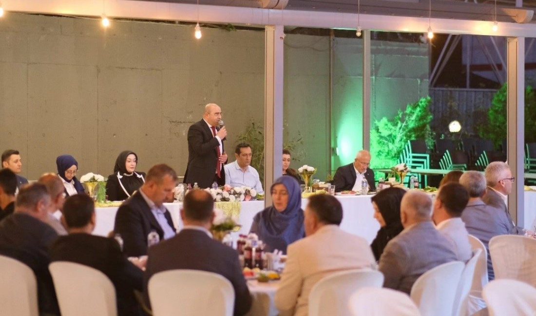 Kaymakam Hayrettin Baskın’a protokolden veda Kütahya’nın Tavşanlı ilçesinde, Safranbolu’ya tayin olan Kaymakam Hayrettin Baskın için