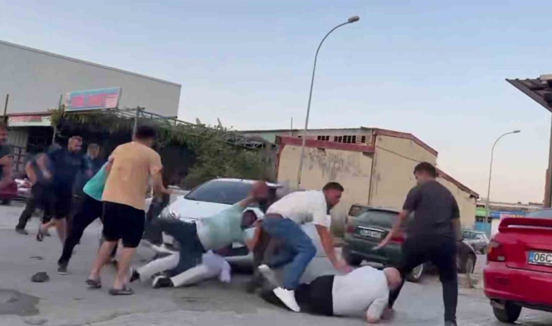 Kaza sonrası tekmeli, yumruklu kavga Hatay’da yaşanan kaza sonrası 2 grup arasında yaşanan tekmeli, yumruklu