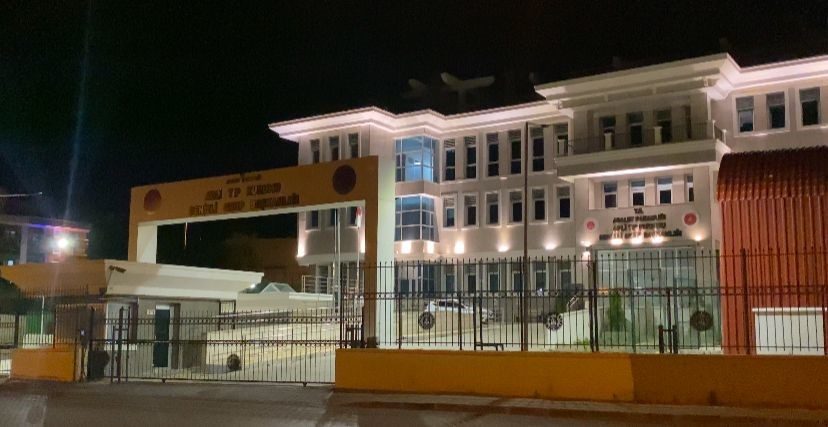 Kazada yaralandı, taburcu olduktan 3 gün sonra fenalaşıp hayatını kaybetti Aydın’ın Kuyucak ilçesinde seyir halindeyken motosikletin kayması sonucu düşüp yaralanan