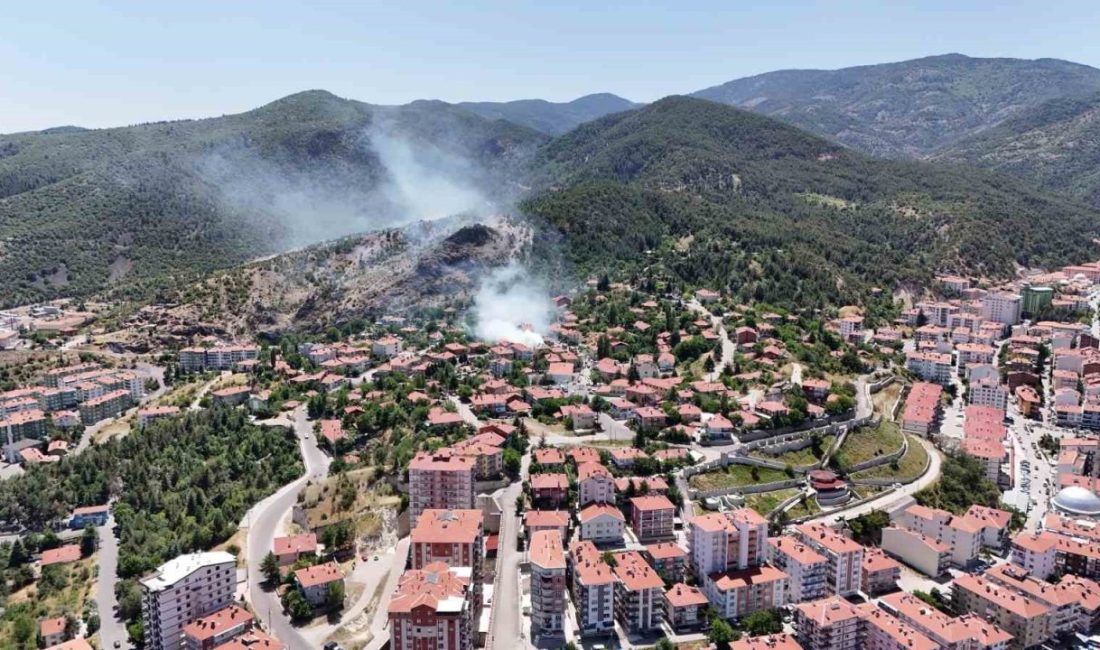 Kızılcahamam’da apartman çatısı yangını Ankara Kızılcahamam’da yer alan 3 katlı apartmanın çatısında çıkan yangın,