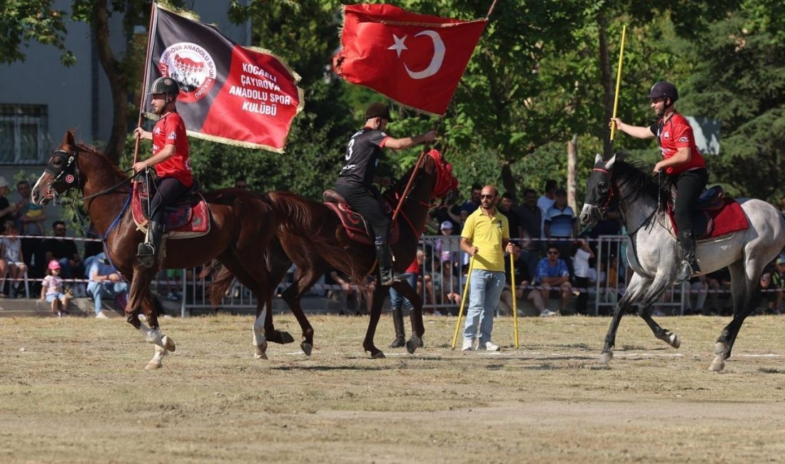 Kocaeli’de cirit şöleni Kocaeli’nin Derince ilçesinde ata sporunun yaşatılması için düzenlenen cirit müsabakaları