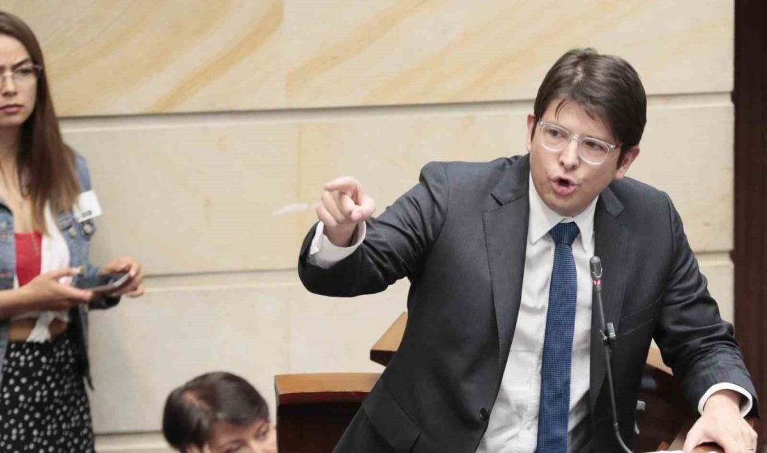 Kolombiya’da başkan adayı 39 yaşındaki Senatör Miguel Uribe, başkent Bogoto’daki
