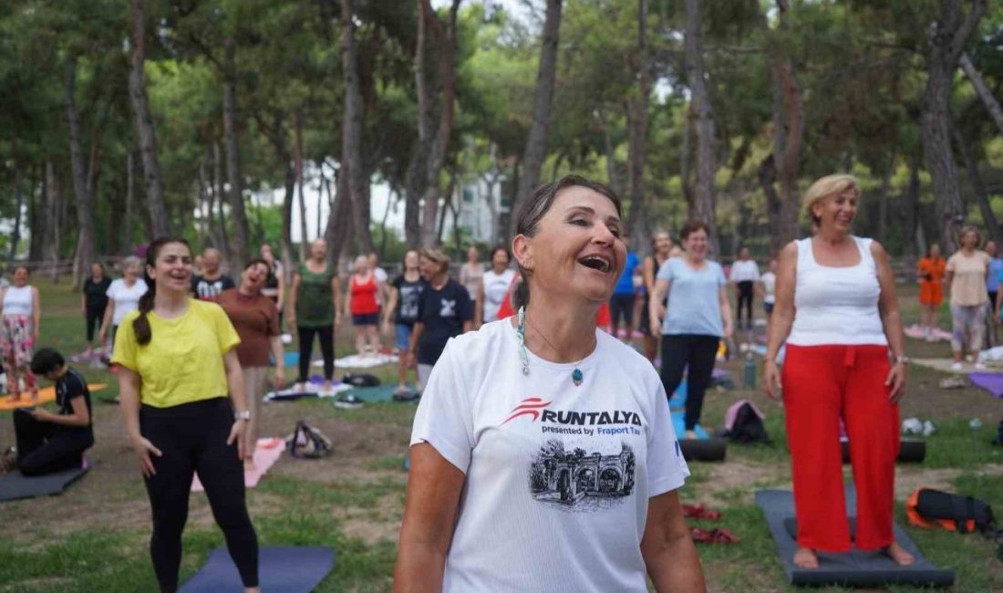 Konyaaltılılar keman dinletisi eşliğinde yoga yaptı Konyaaltı Belediyesi, Dünya Müzik Günü ile Dünya Yoga Günü’nün aynı