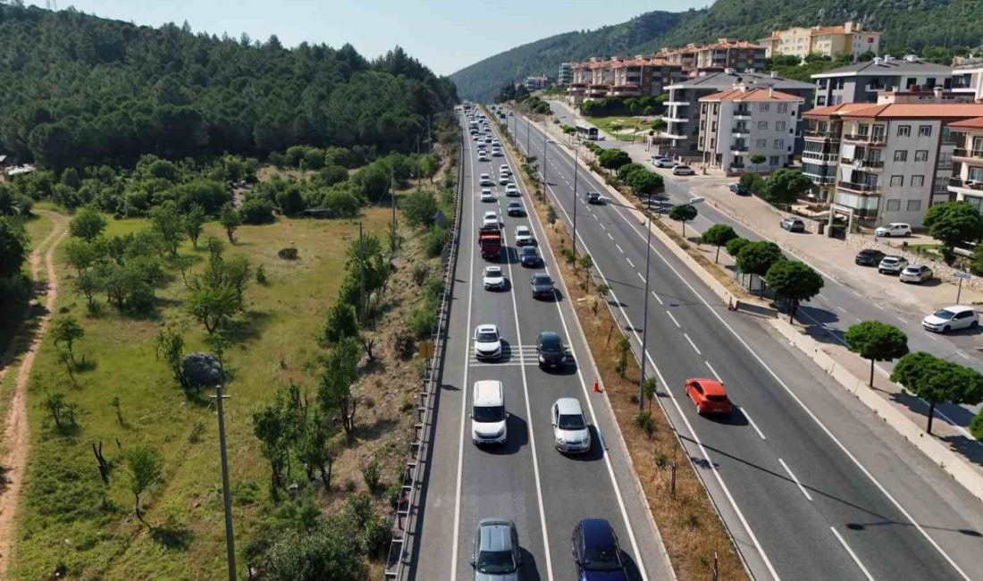 Kurban Bayramı’nda Muğla’ya yerli turist akını: Yollarda uzun kuyruklar oluştu Kurban Bayramı tatilinin başlamasıyla birlikte Muğla, yerli turistlerin akınına uğradı.