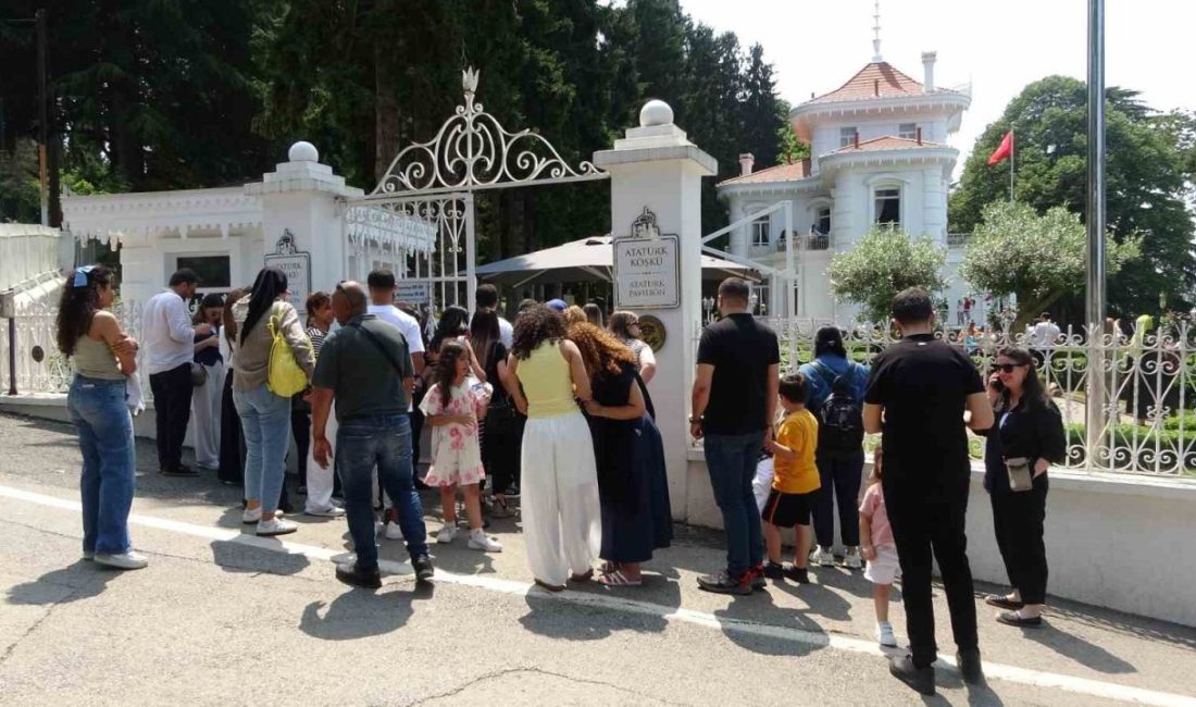 Kurban Bayramında Trabzon’da tarihi yerlere yoğun ilgi Ayasofya Camisi ve Atatürk Köşkü, Kurban Bayramı’nda binlerce ziyaretçiyi ağırlıyor.