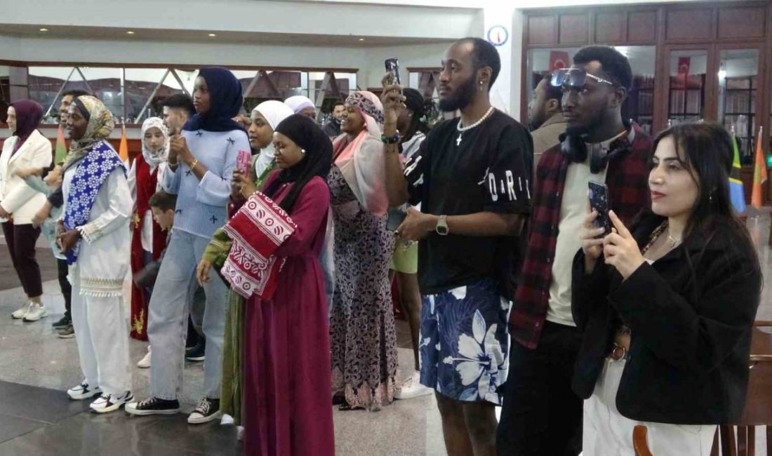 Kütahya Dumlupınar Üniversitesi’nde Afrika Gecesi coşkusu Kütahya Dumlupınar Üniversitesi (DPÜ), uluslararası öğrencilerin katılımıyla renkli bir etkinliğe