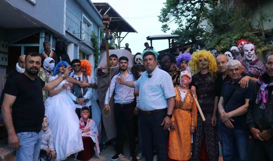 Kütahya’da “Deve Şenliği” renkli görüntülere sahne oldu Kütahya’nın Simav ilçesine bağlı Yeşilköy’de düzenlenen geleneksel “Deve Şenliği”, bu