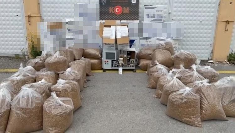 Kütahya’da kaçak tütün operasyonu: 5 şüpheli hakkında adli işlem başlatıldı Kütahya’da düzenlenen kaçak tütün operasyonunda 5 şüpheli hakkında adli işlem