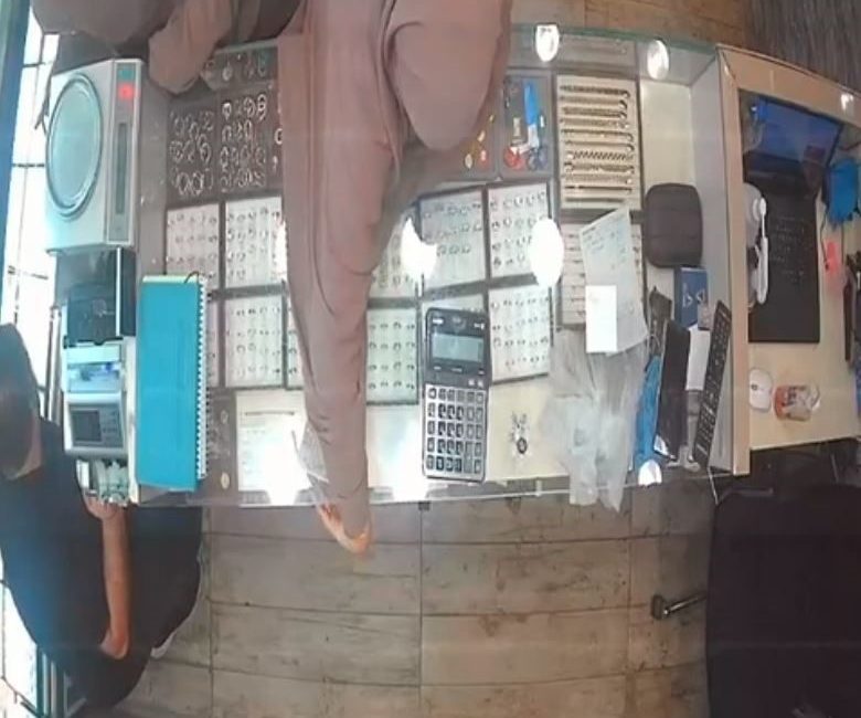 İstanbul’da birçok ilçedeki kuyumculardan 3 hafta içerisinde müşteri gibi girip